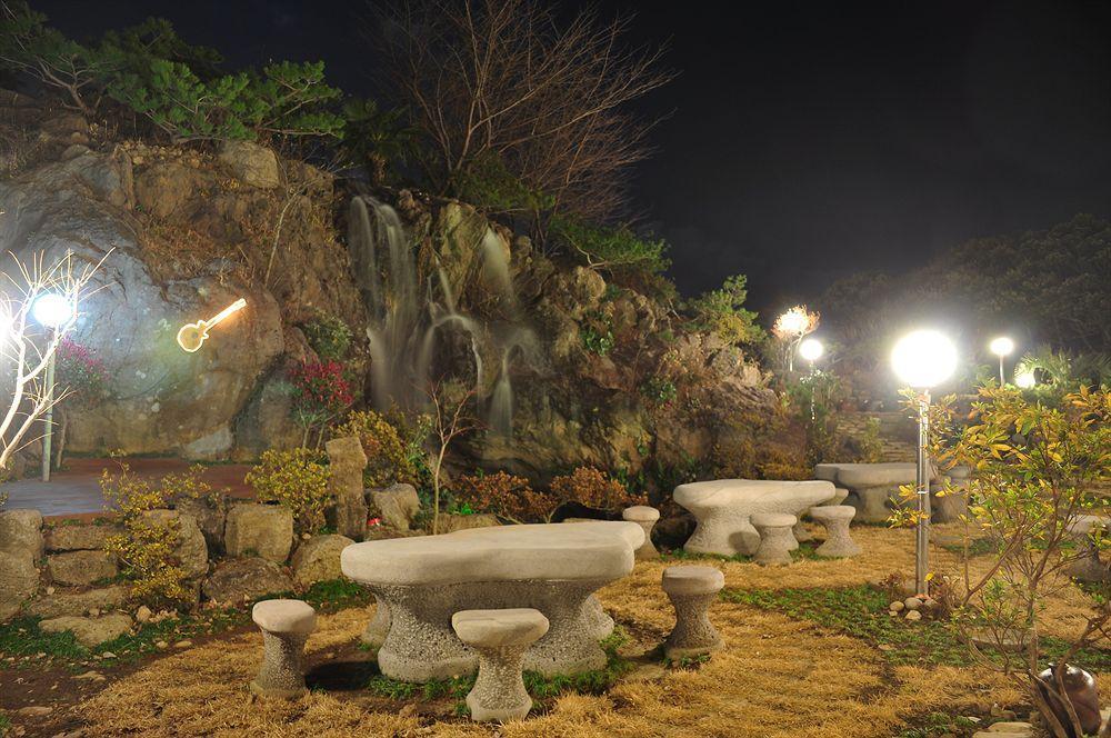 Palm Valley Resort Seogwipo Exterior photo