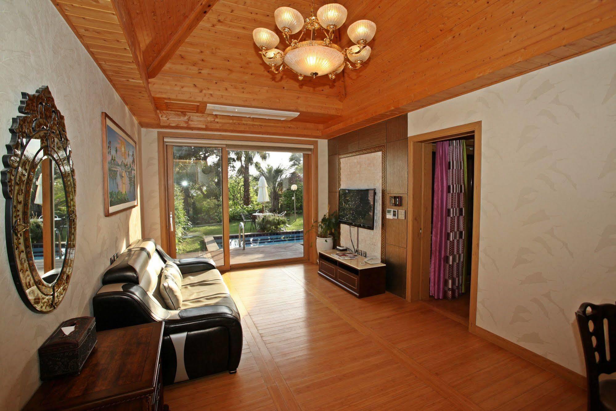 Palm Valley Resort Seogwipo Exterior photo