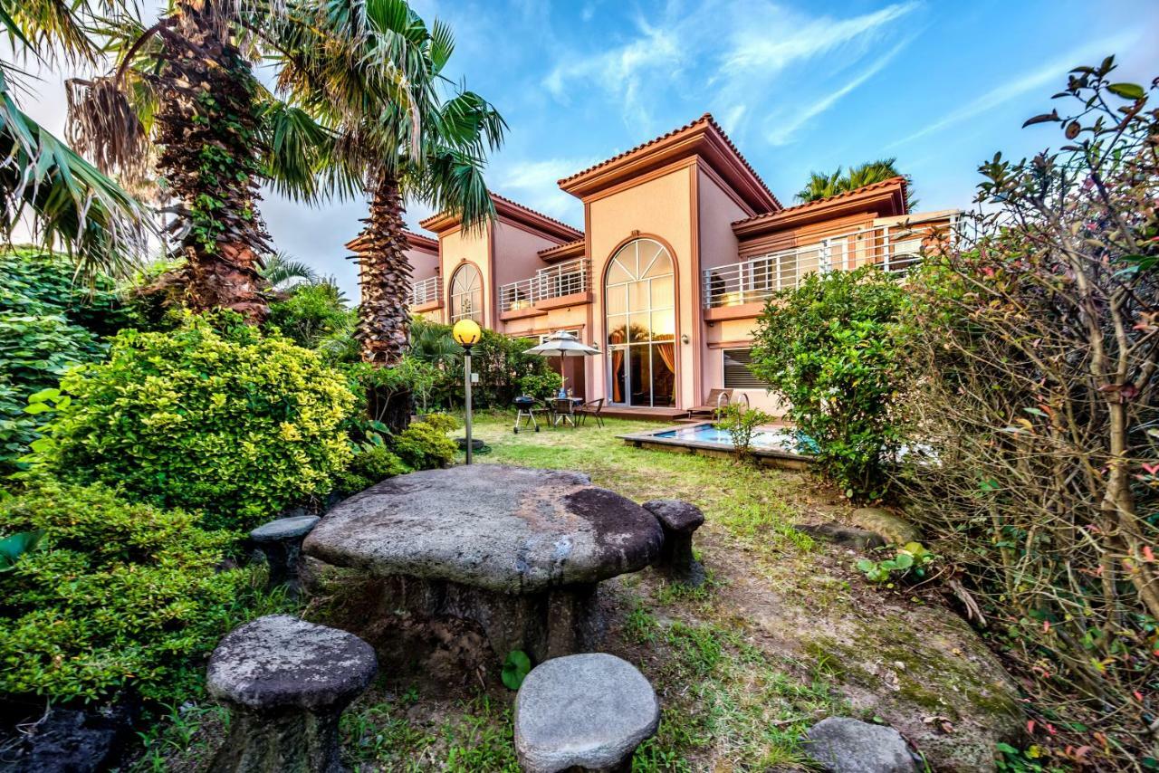 Palm Valley Resort Seogwipo Exterior photo