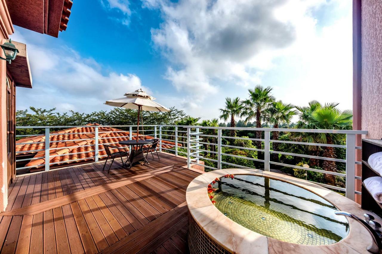 Palm Valley Resort Seogwipo Exterior photo